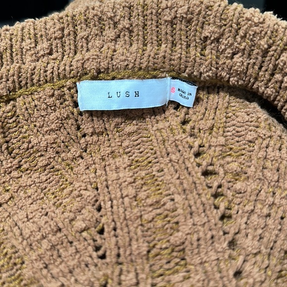 😊 Lush Oversized Collared Sweater - Picture 4 of 5